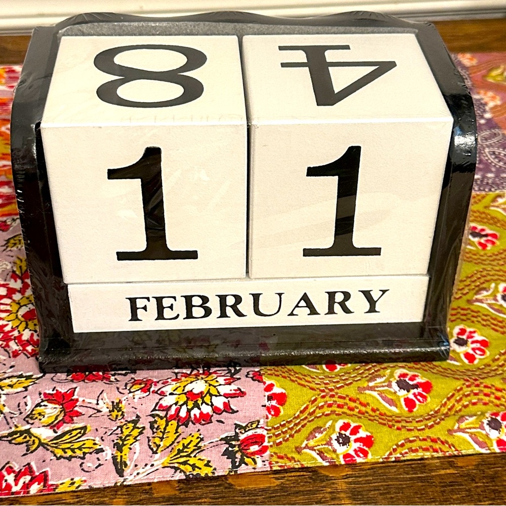 Wooden Perpetual Desk Calendar